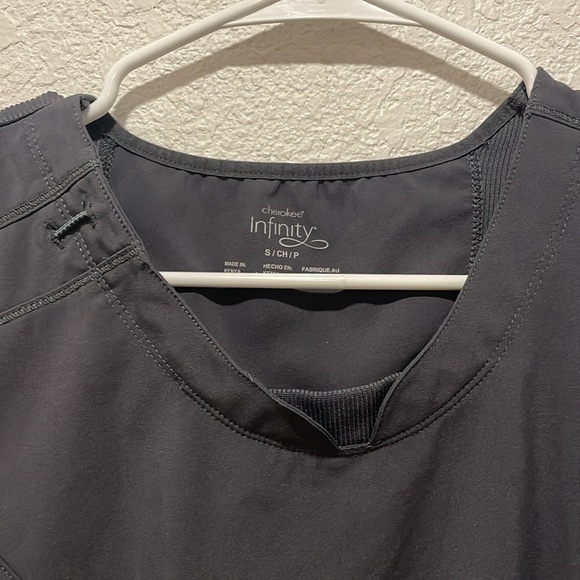 Cherokee Infinity Size small Scrub Top - Picture 3 of 4